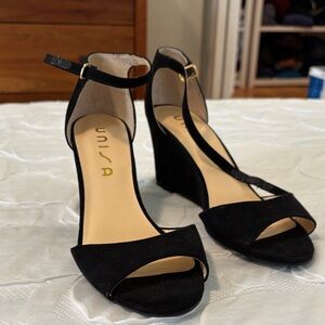 Unisa Elegant Black Wedge Heels